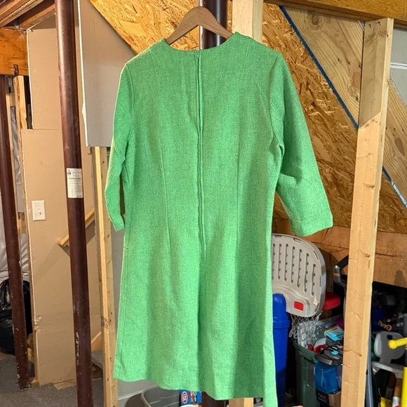 Elegant Green Midi Dress - Picture 2 of 2